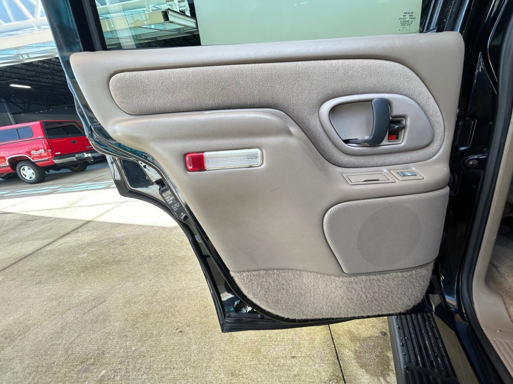 Used 1996 GMC Yukon SLE image 15