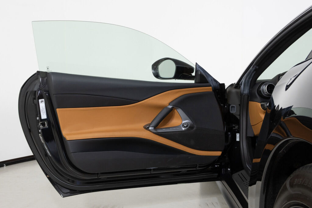 Used 2020 Ferrari 812 Superfast image 32