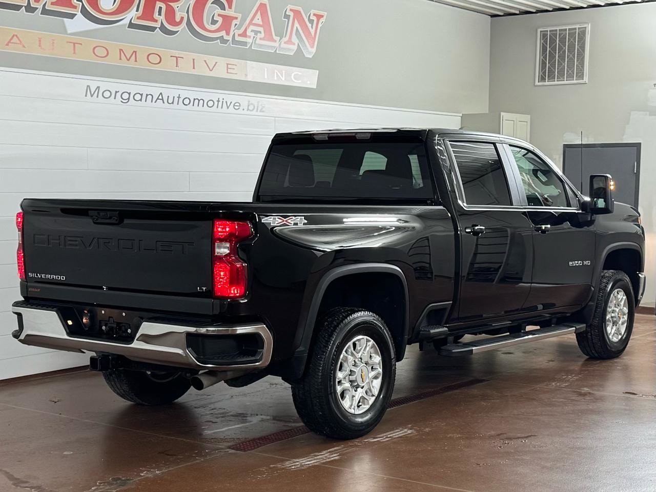 Used 2024 Chevrolet Silverado 2500 LT w/ Convenience Package image 3