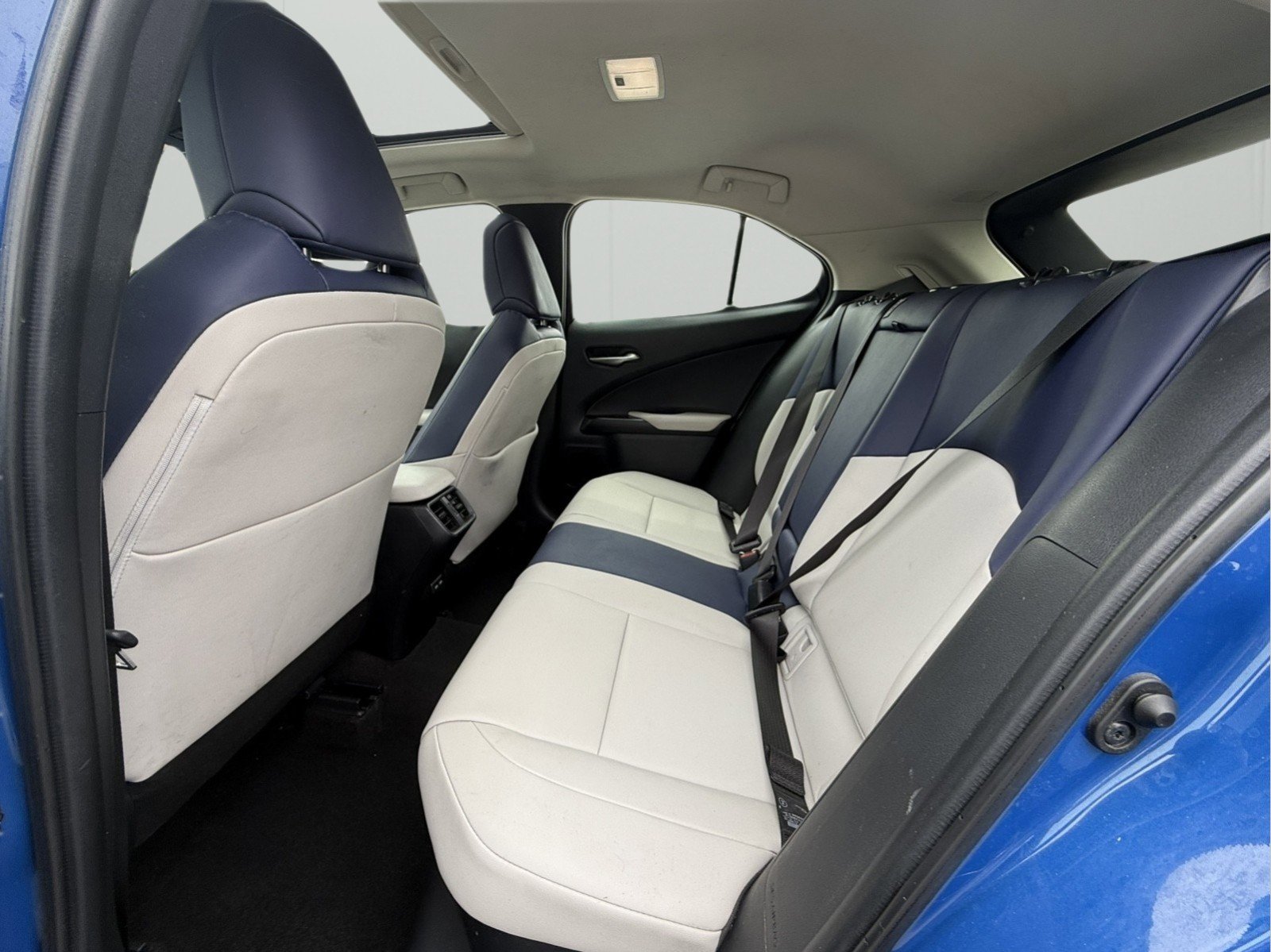 Used 2022 Lexus UX 250h w/ Premium Package image 10