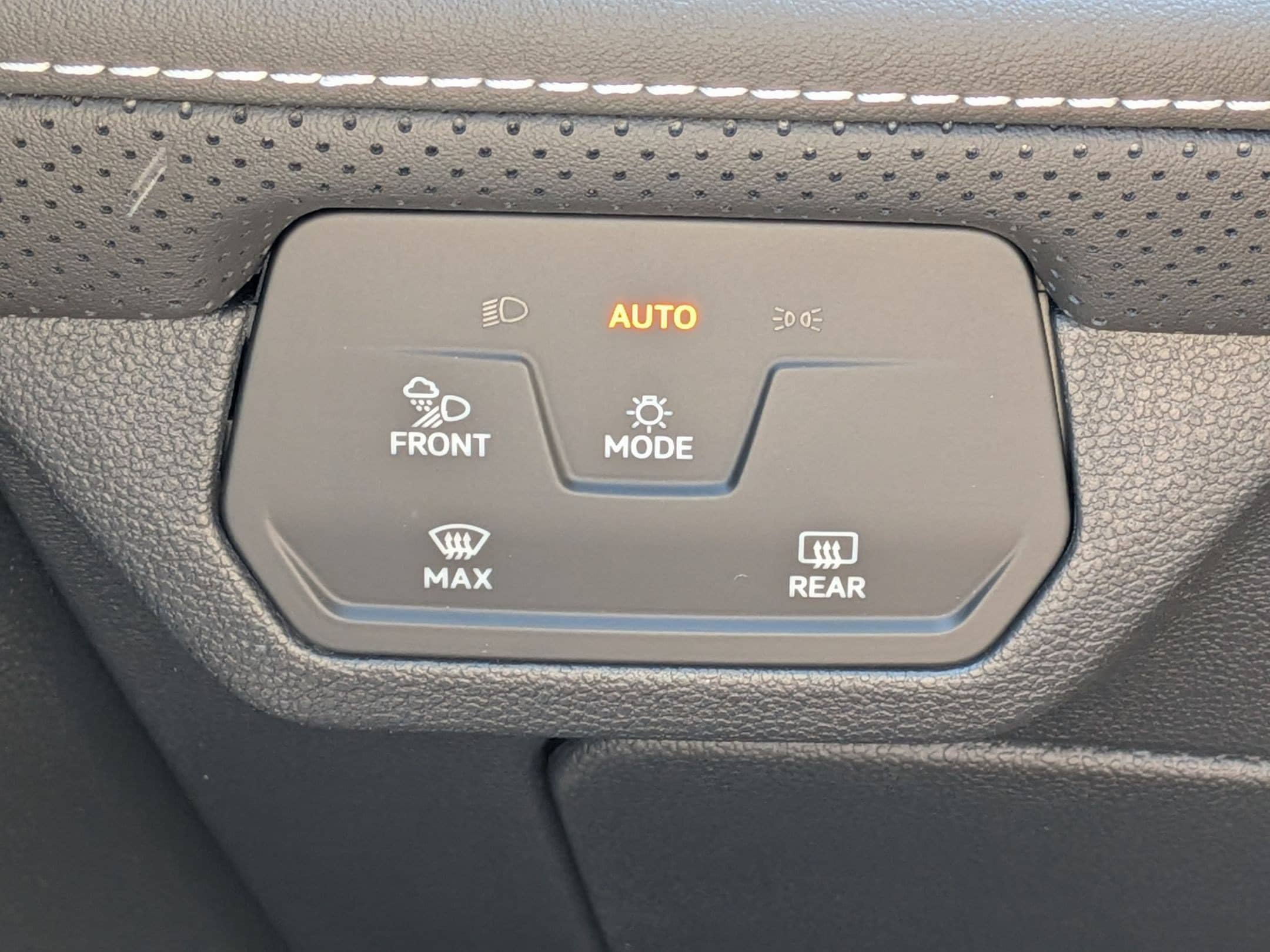 New 2026 Volkswagen Atlas SE FWD image 17