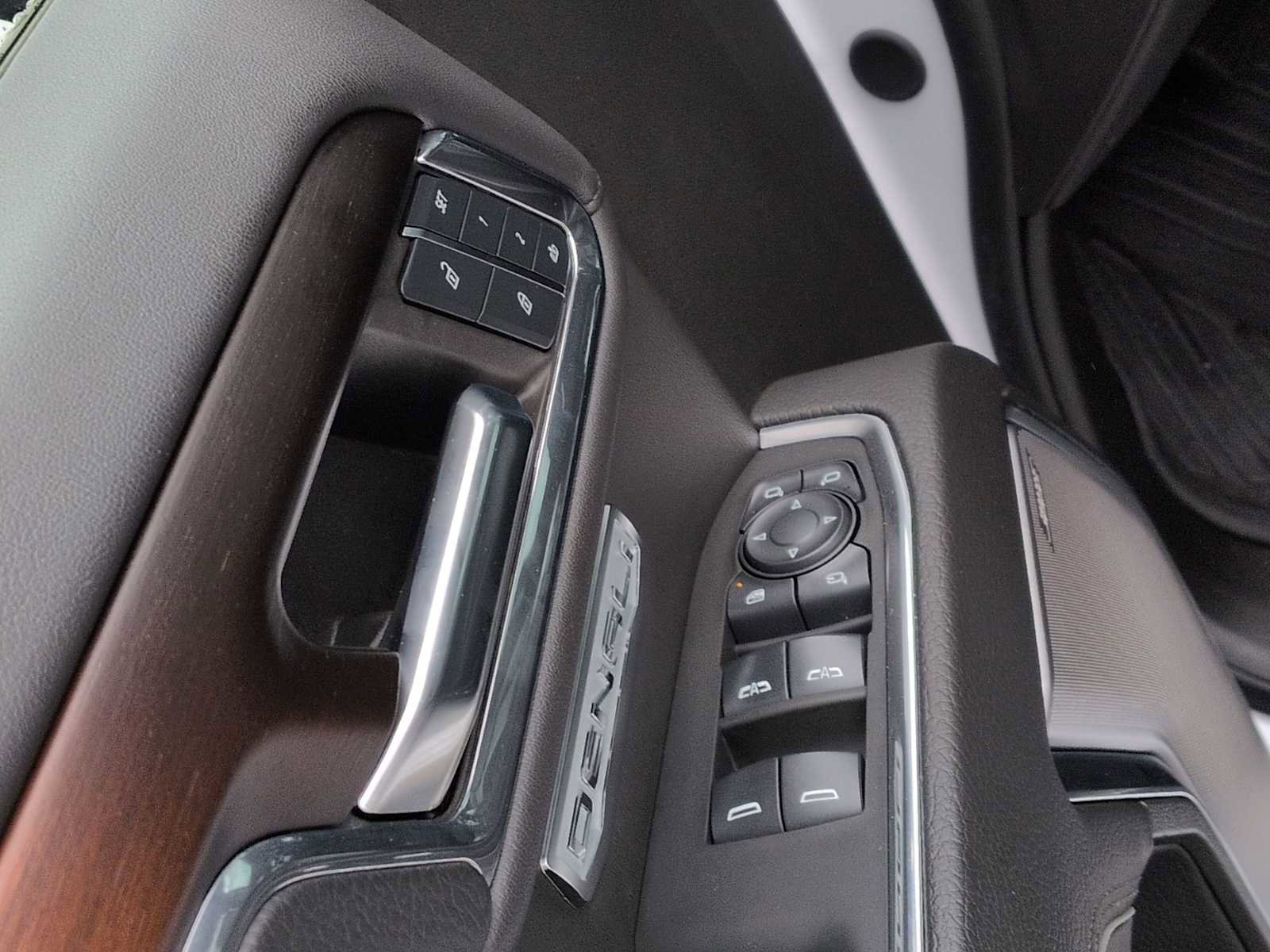 Used 2023 Jeep Grand Cherokee Limited w/ Black Appearance Package image 8