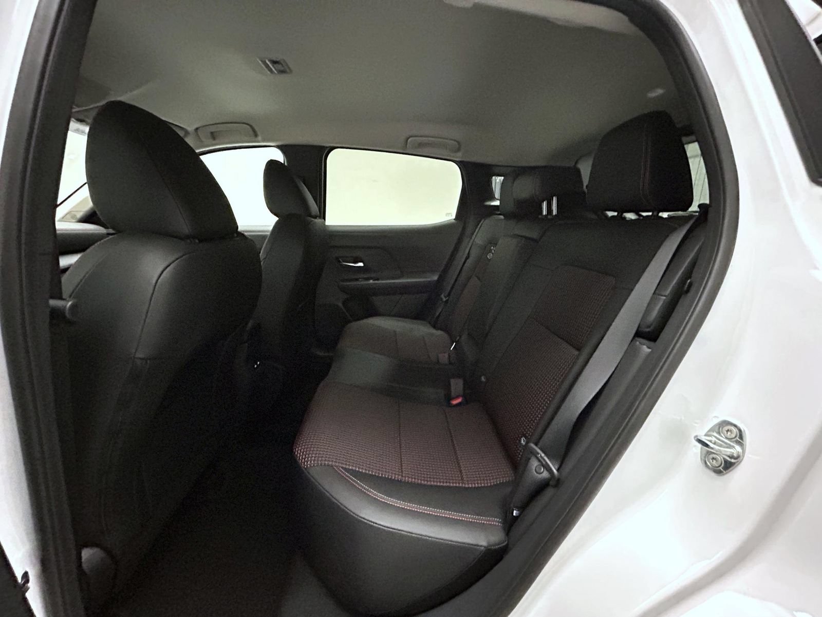 New 2026 Nissan Kicks SR w/ Cold Weather Package AWD/4WD image 11
