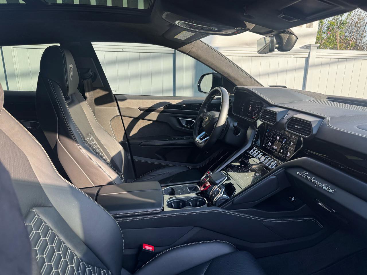 Used 2022 Lamborghini Urus image 50