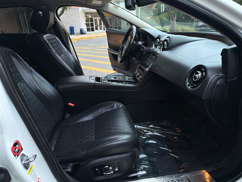 Used 2016 Jaguar XJ L Supercharged RWD image 39
