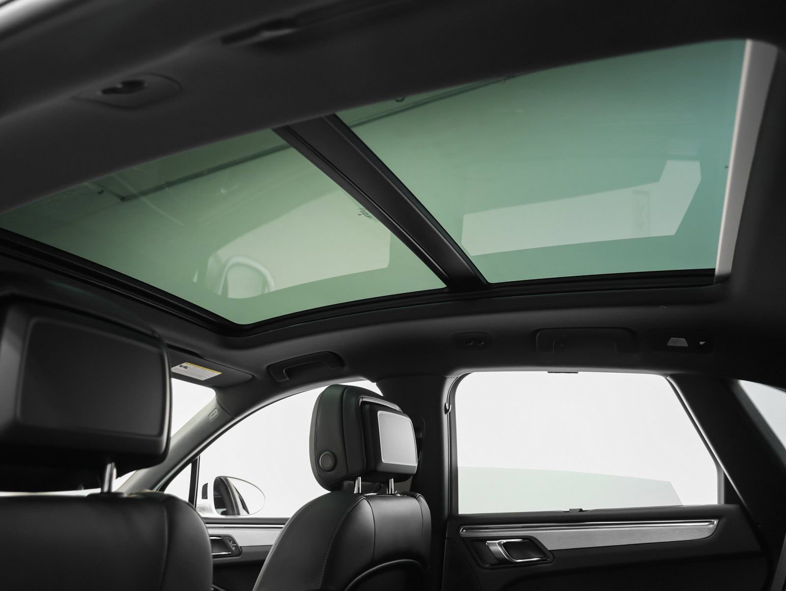 Certified 2026 Porsche Macan image 48