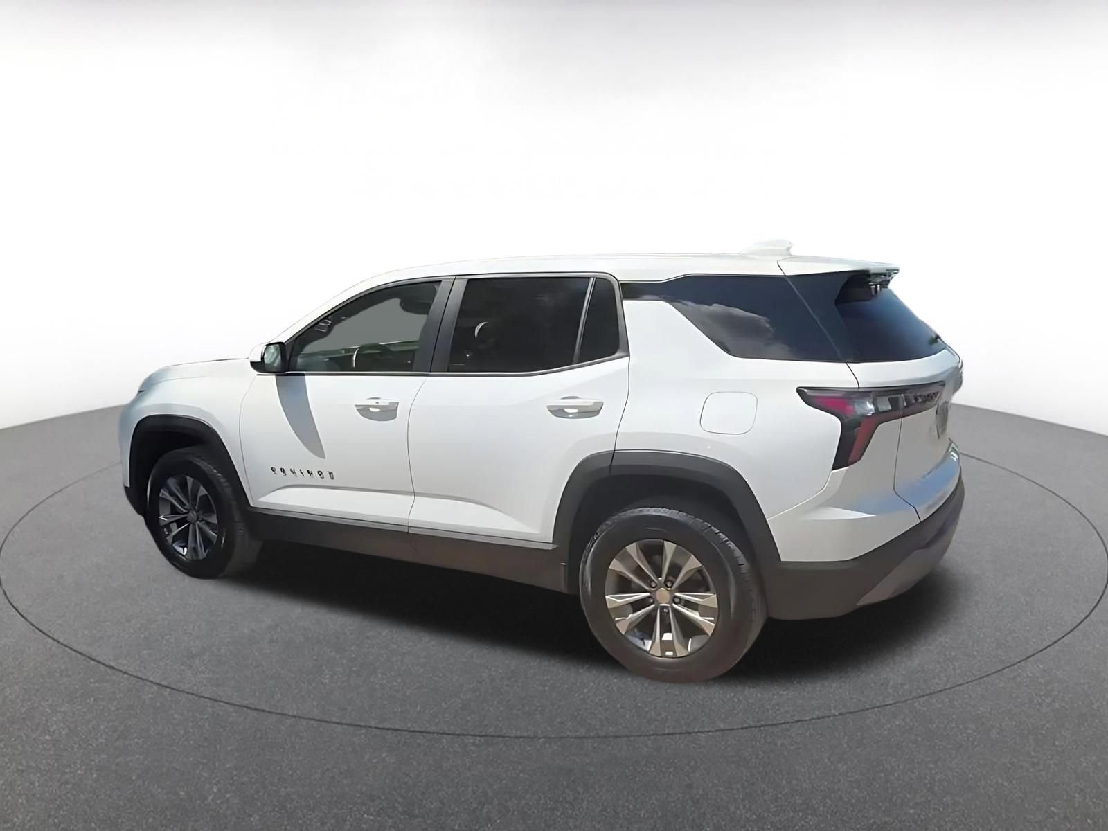 Used 2025 Chevrolet Equinox LT AWD/4WD image 10