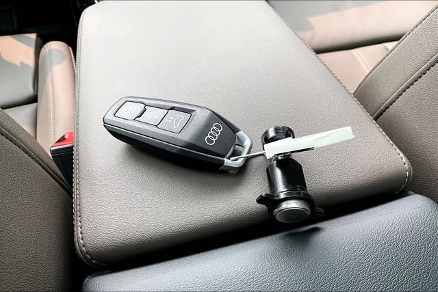 Used 2025 Audi Q5 Premium AWD/4WD image 35