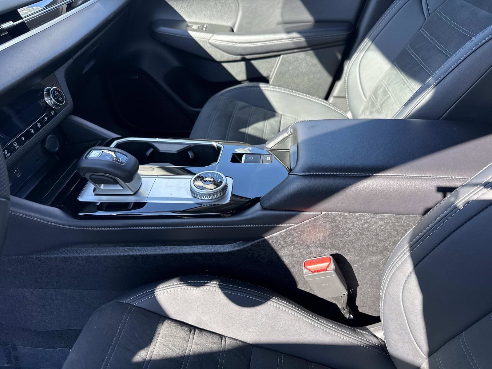 Used 2025 Mitsubishi Outlander SE image 14