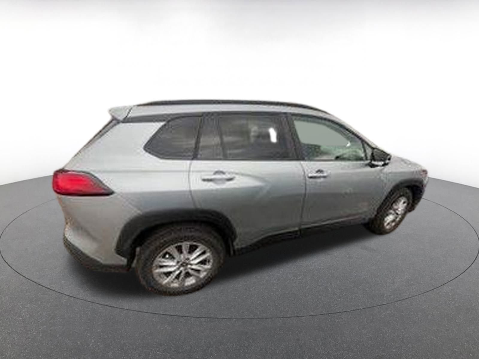 Used 2025 Toyota Corolla Cross LE image 8