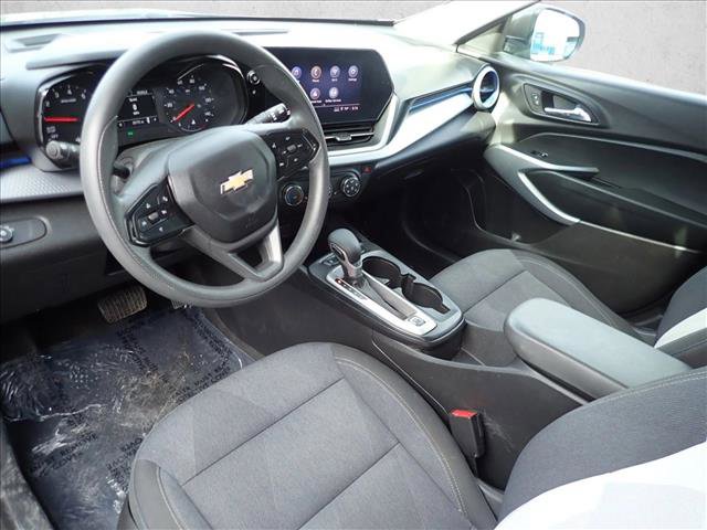 Used 2024 Chevrolet Trax LS w/ LS Convenience Package FWD image 10