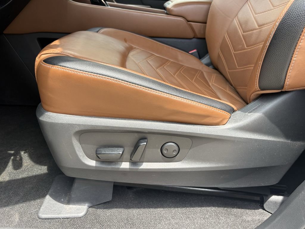 Used 2023 Nissan Pathfinder Platinum w/ Cargo Package FWD image 10