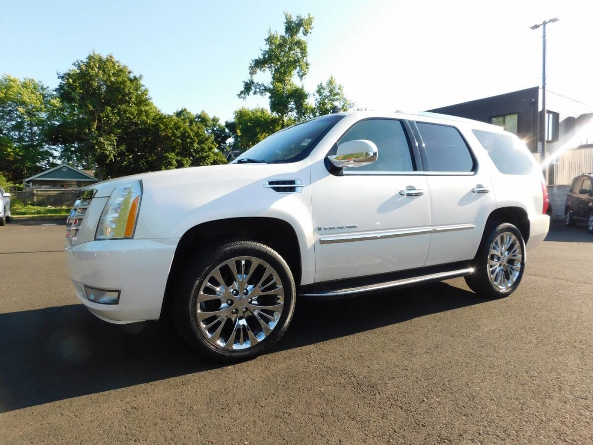Used 2007 Cadillac Escalade AWD w/ Information Package image 4