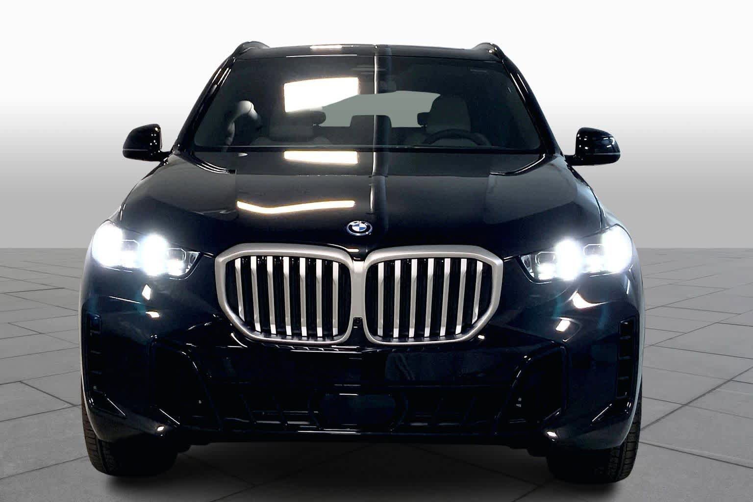 New 2026 BMW X5 xDrive50e w/ M Sport Package AWD/4WD image 3