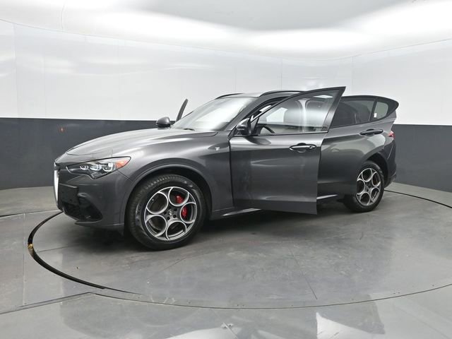 Used 2024 Alfa Romeo Stelvio Ti AWD/4WD image 36