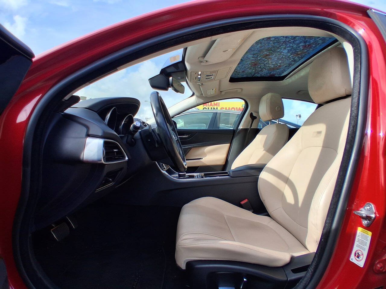 Used 2019 Jaguar XE Premium RWD image 14