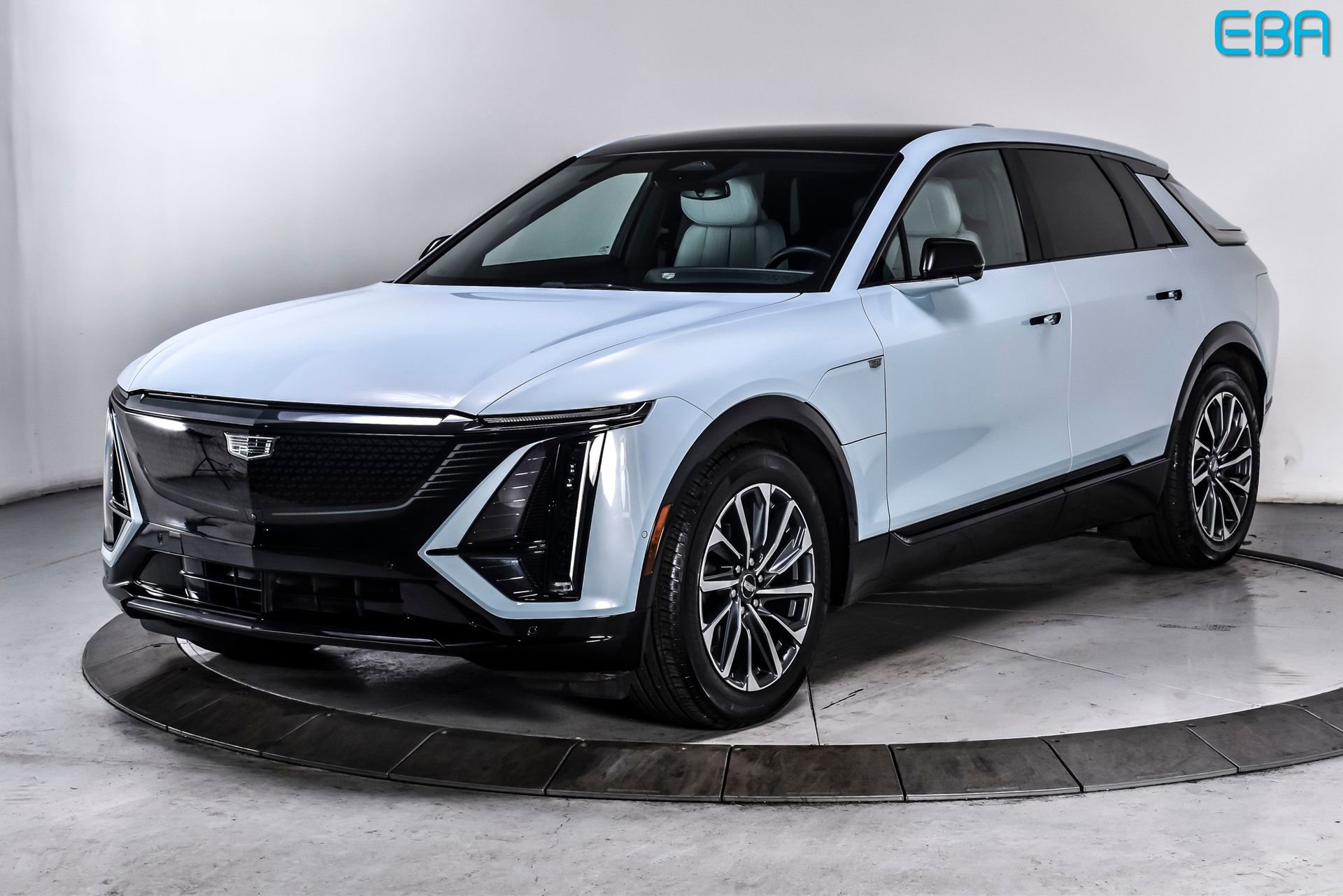 Used 2024 Cadillac Lyriq Sport image 2