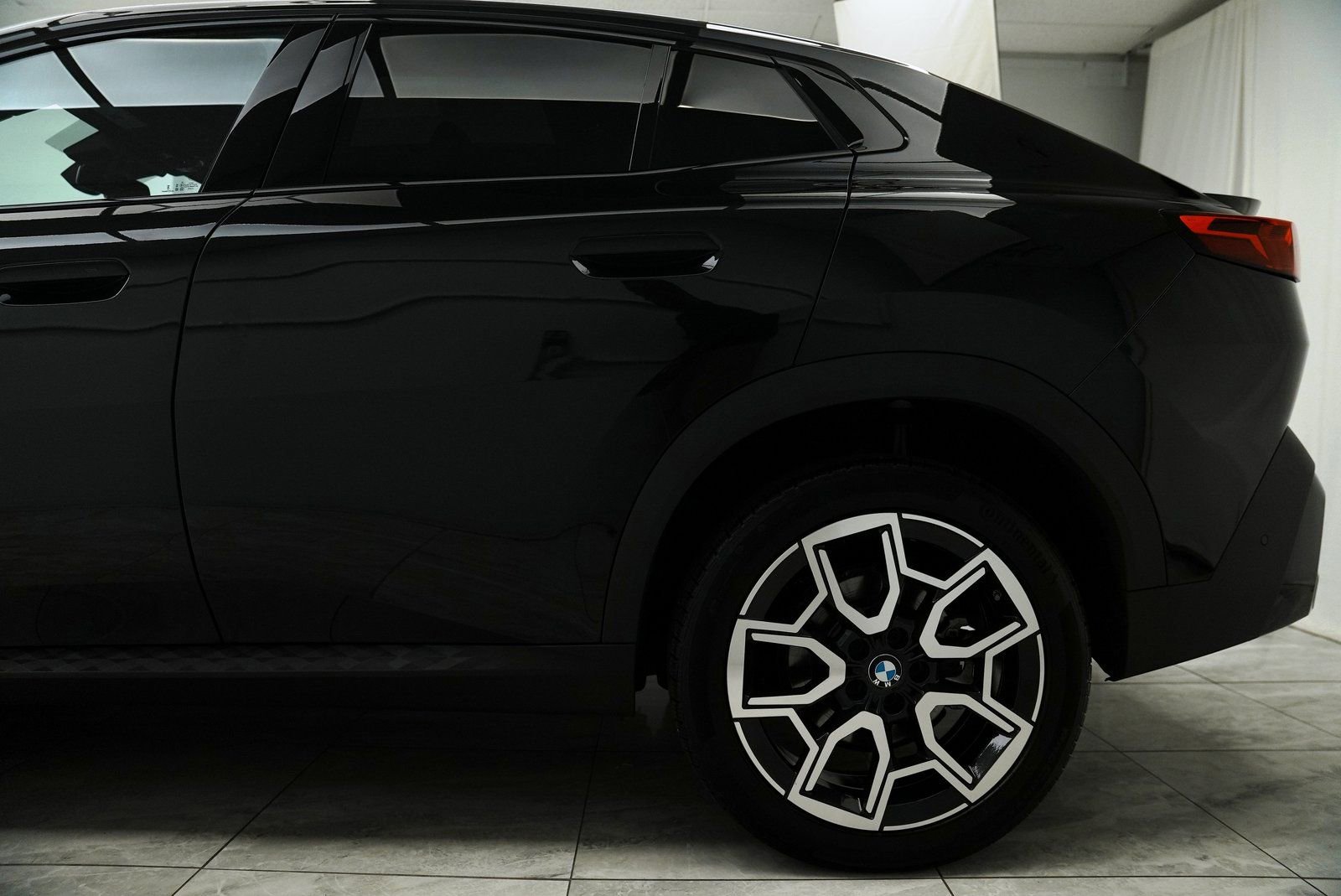 Used 2025 BMW X2 xDrive28i w/ Convenience Package image 11