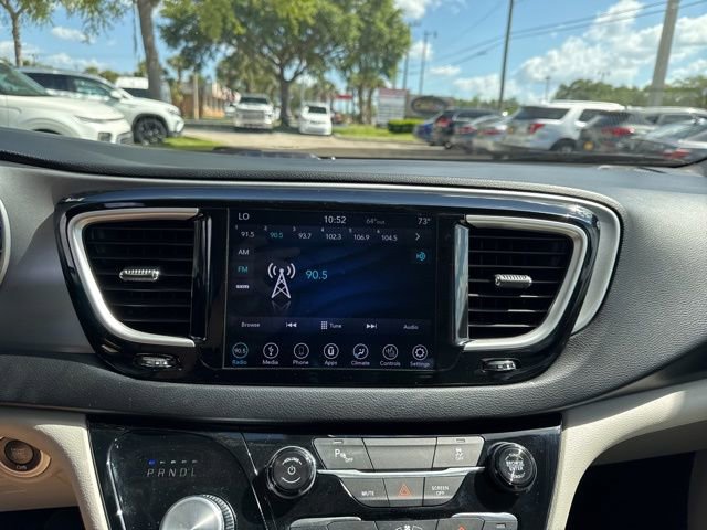 Used 2018 Chrysler Pacifica Touring-L FWD image 25