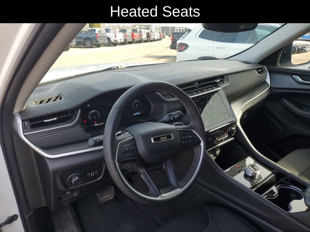 Used 2023 Jeep Grand Cherokee Laredo image 9