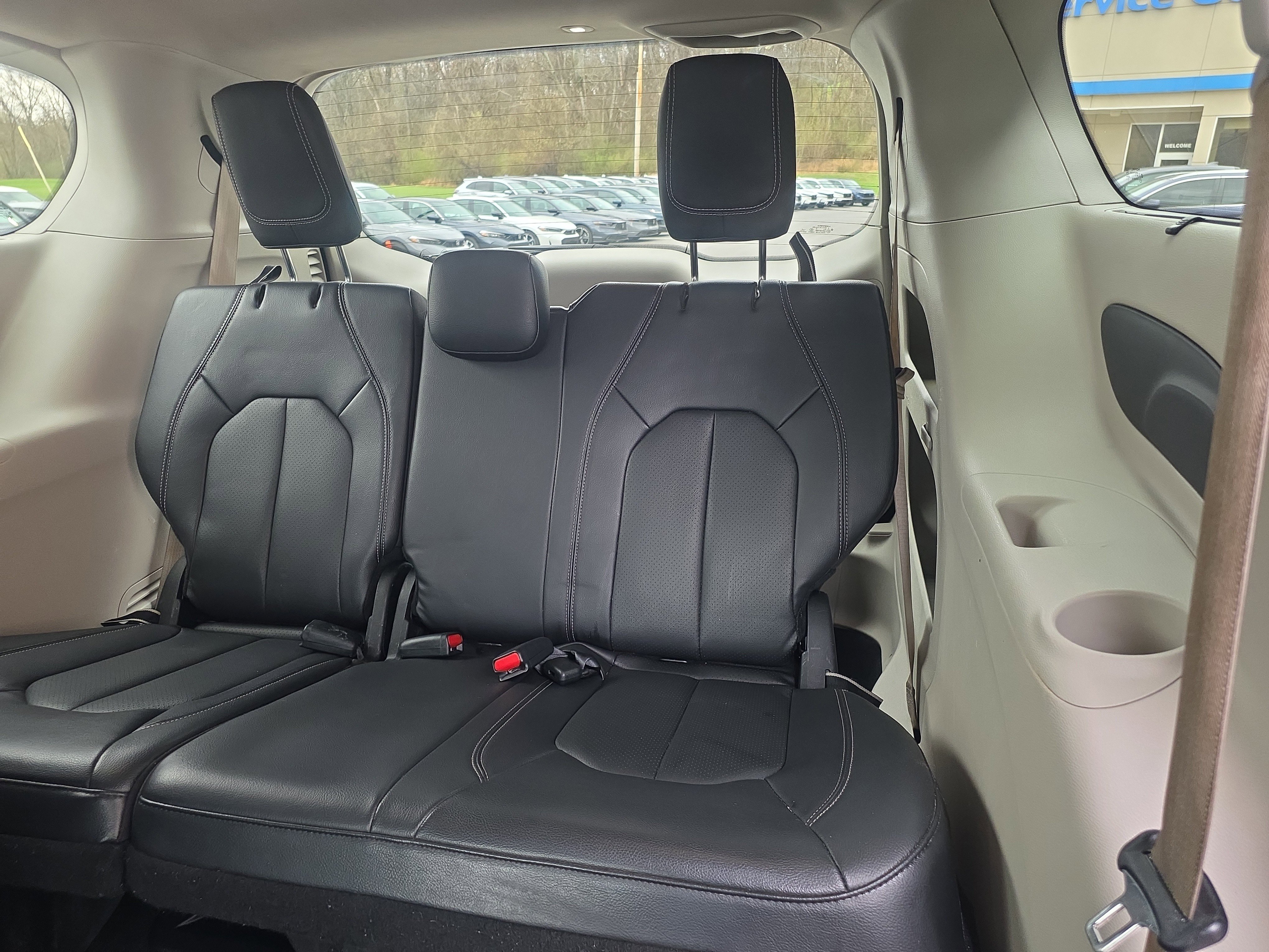 Used 2022 Chrysler Pacifica Touring-L image 22