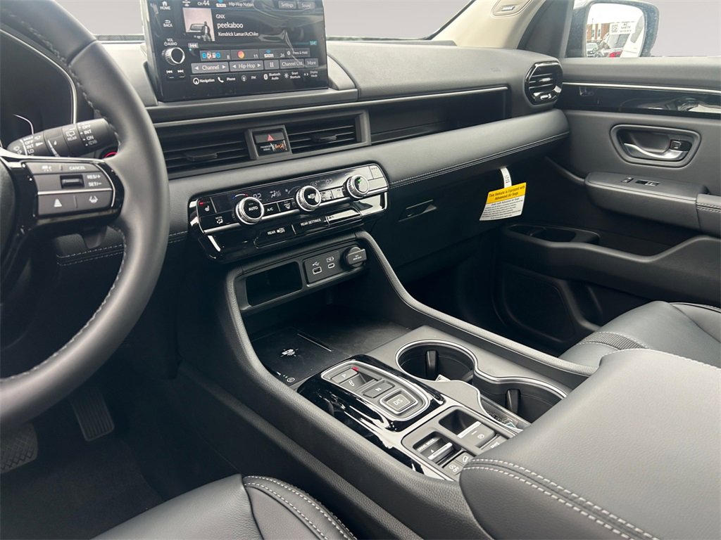 New 2025 Honda Pilot Touring image 10