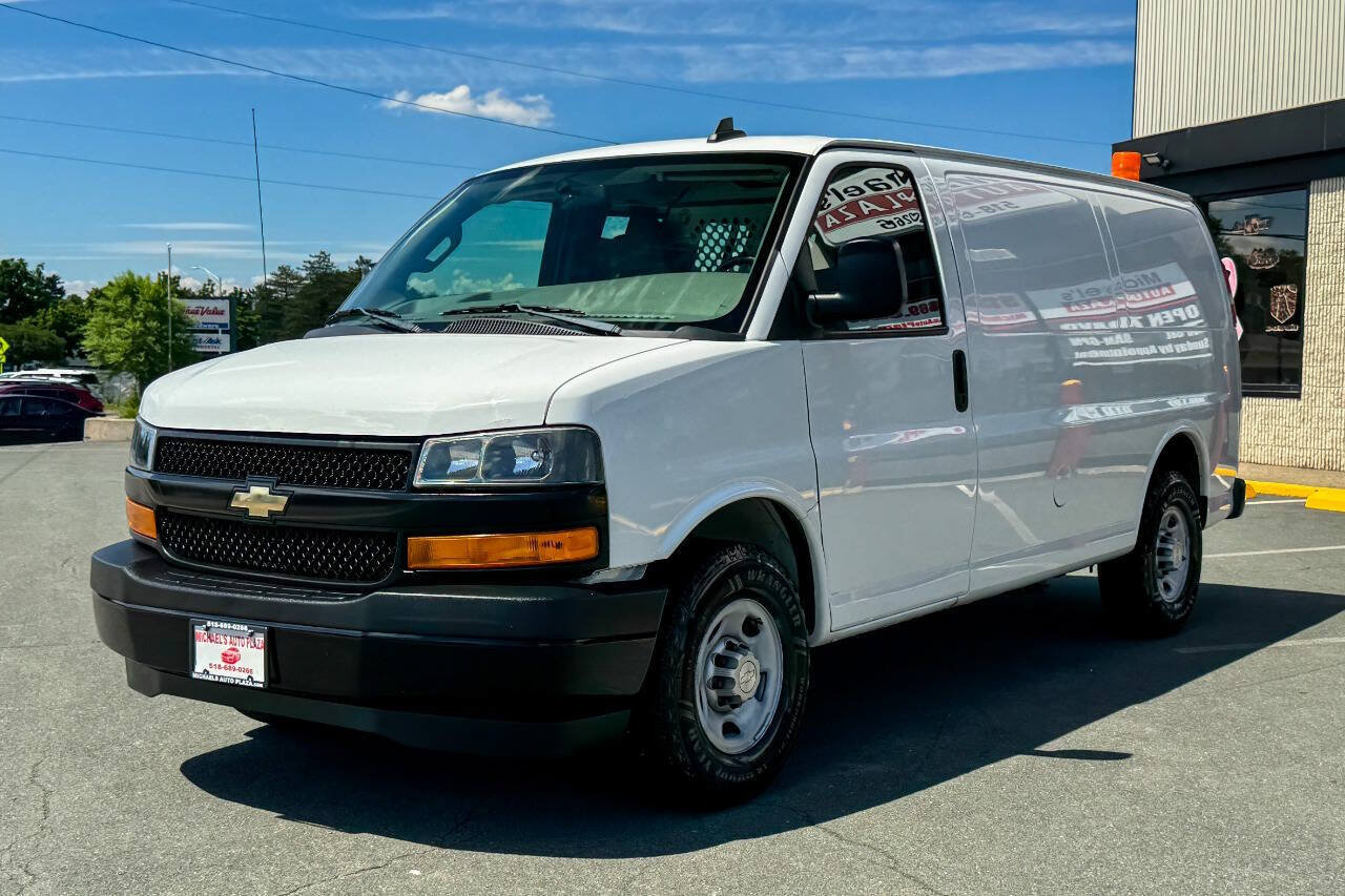 Used 2018 Chevrolet Express 2500 w/ Driver Convenience Package RWD image 8