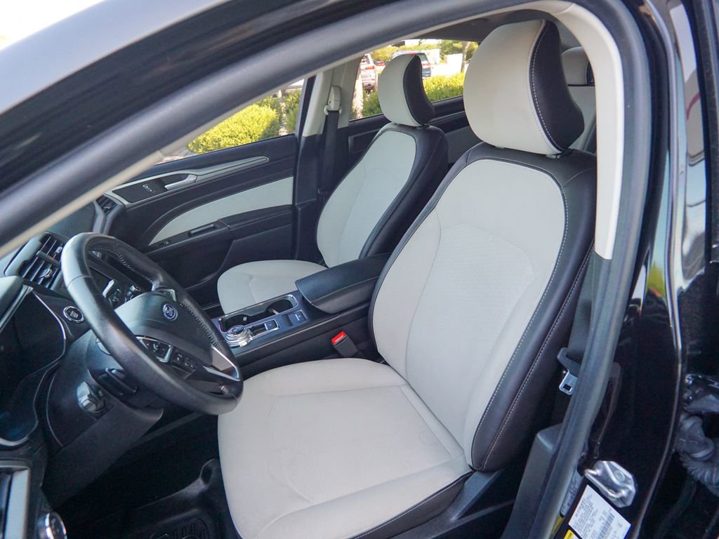 Used 2019 Ford Fusion SE w/ Equipment Group 151A FWD image 18