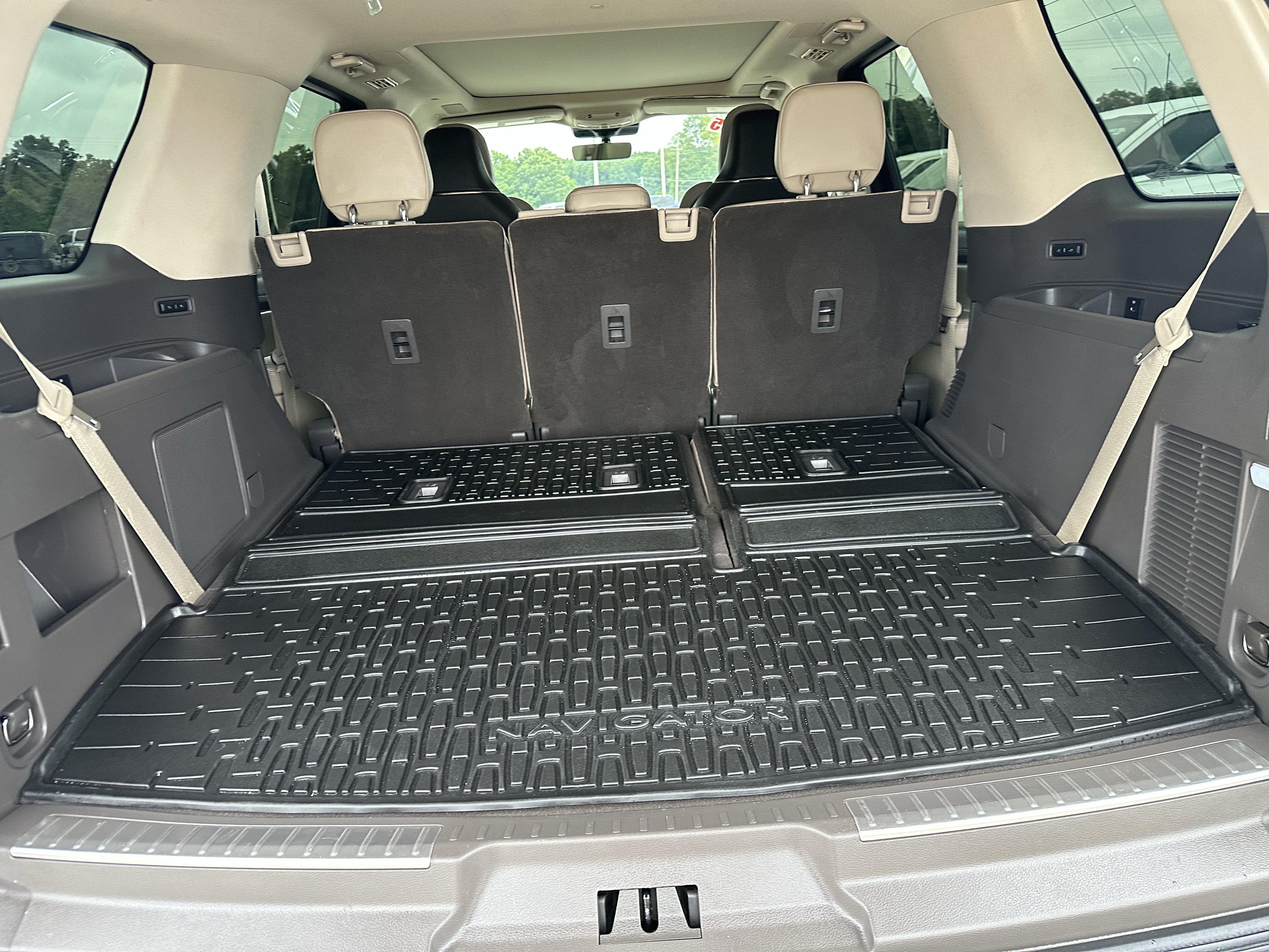 Used 2024 Lincoln Navigator Reserve AWD/4WD image 12