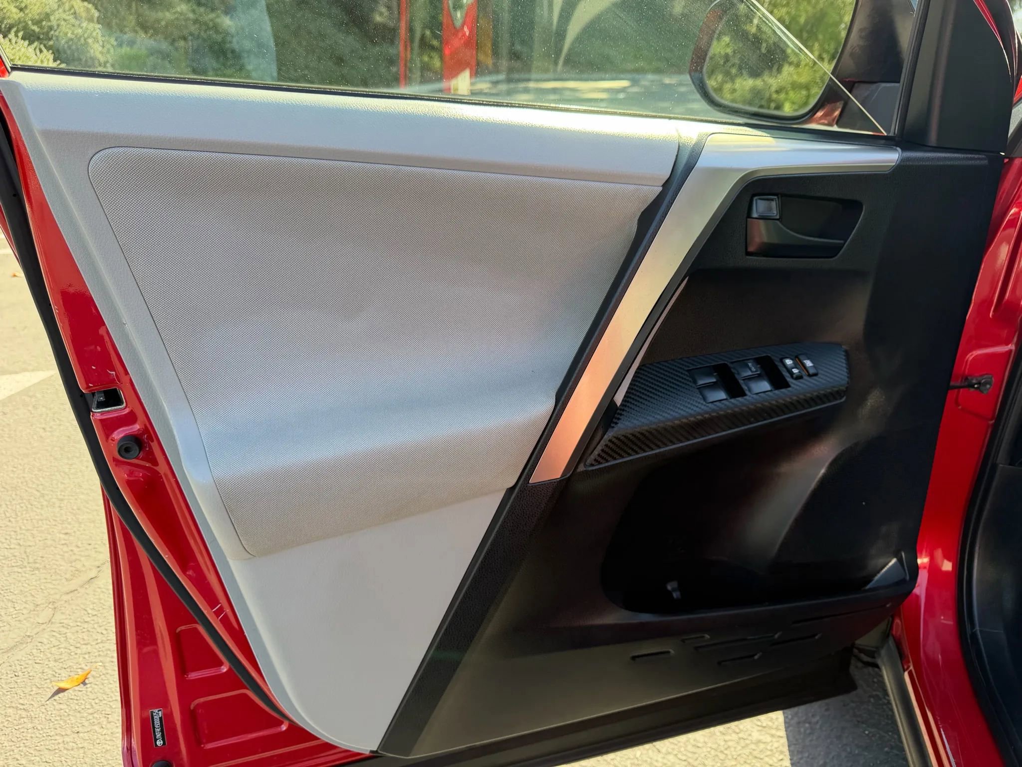 Used 2013 Toyota RAV4 LE image 11