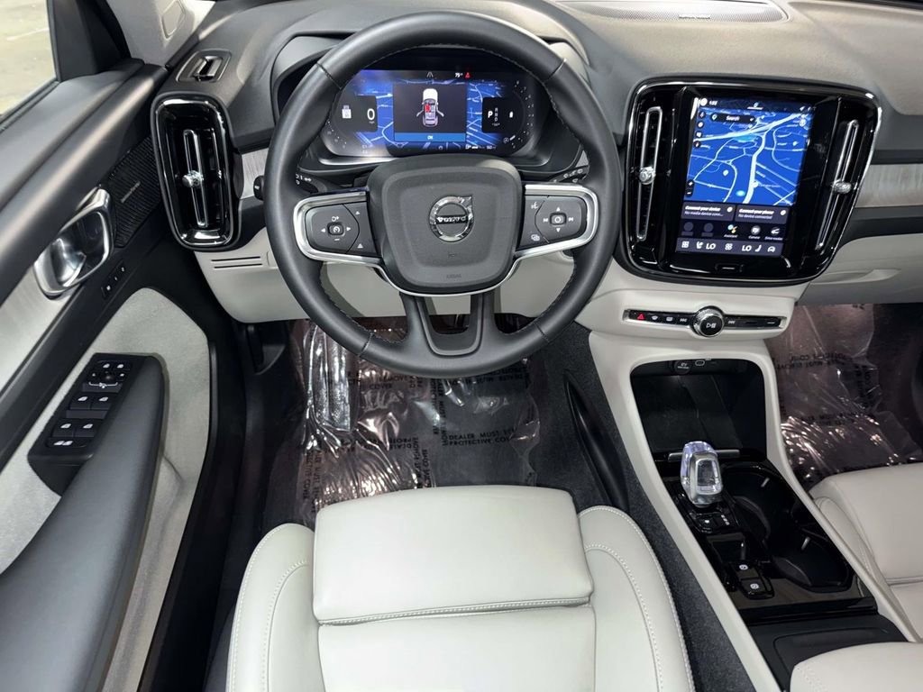 Certified 2024 Volvo XC40 B5 Ultimate w/ Protection Package Premier AWD/4WD image 4