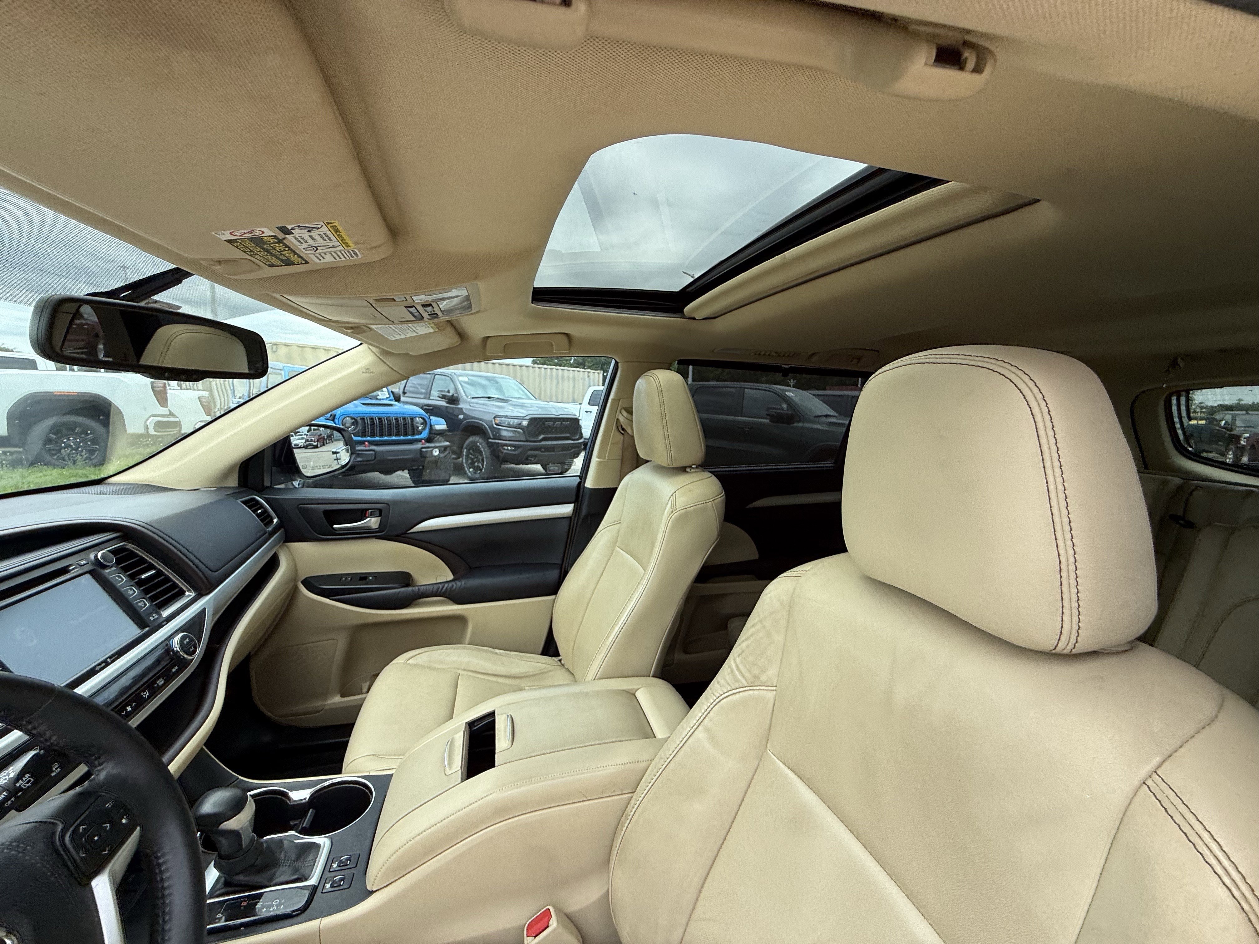 Used 2015 Toyota Highlander XLE FWD image 26