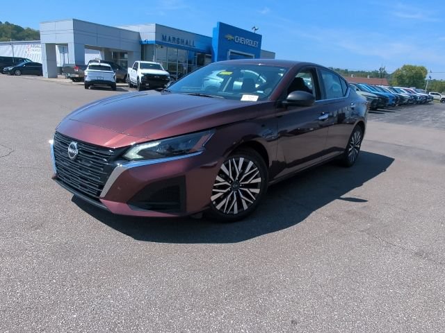 Used 2025 Nissan Altima 2.5 SV FWD image 3