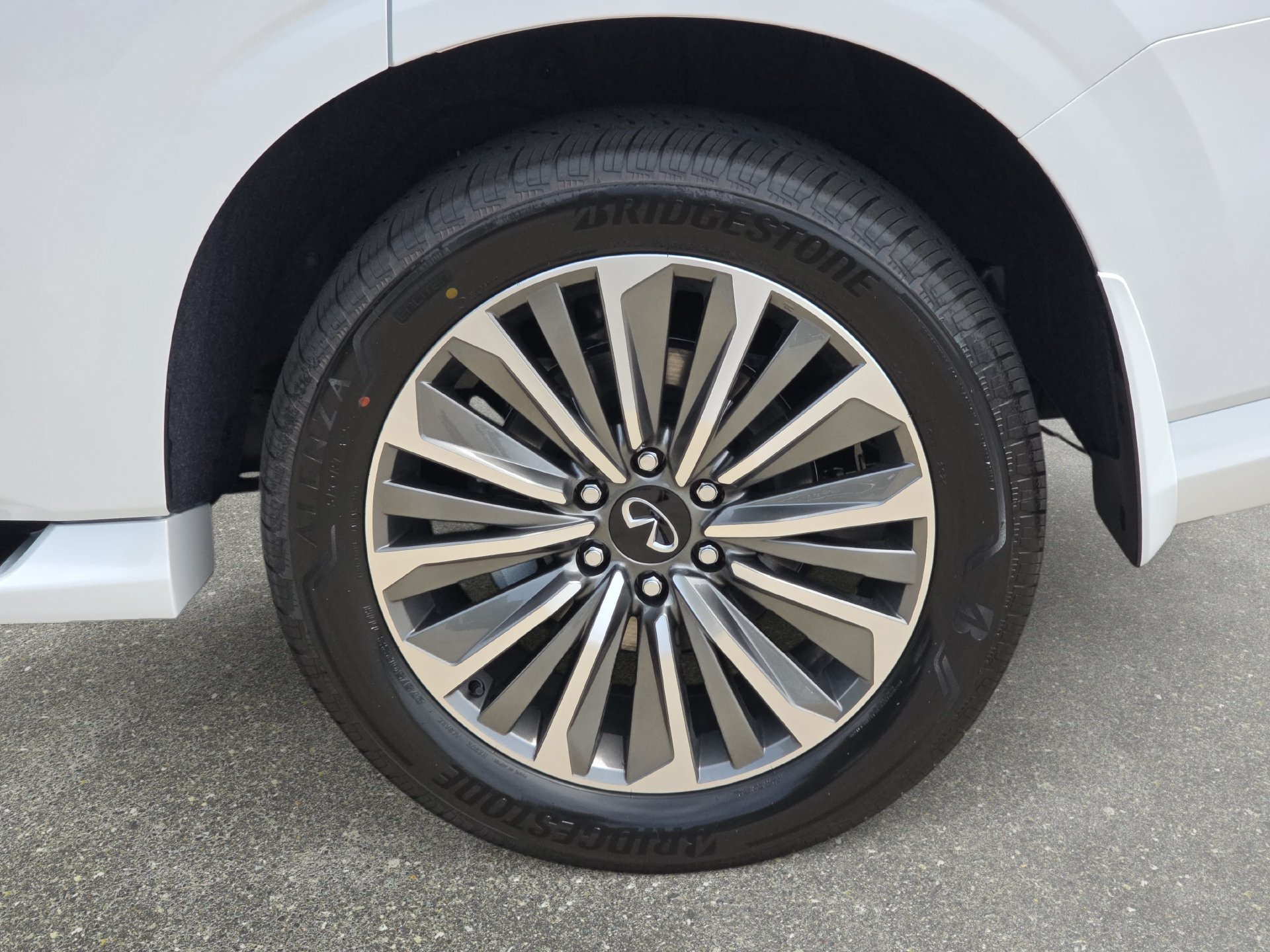 New 2027 INFINITI QX80 Luxe w/ Cargo Package AWD/4WD image 32