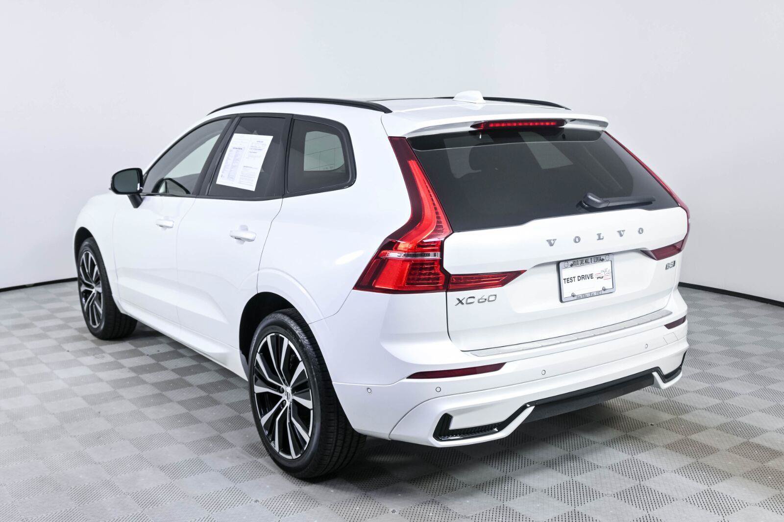 Certified 2025 Volvo XC60 B5 Plus w/ Protection Package Premier AWD/4WD image 3