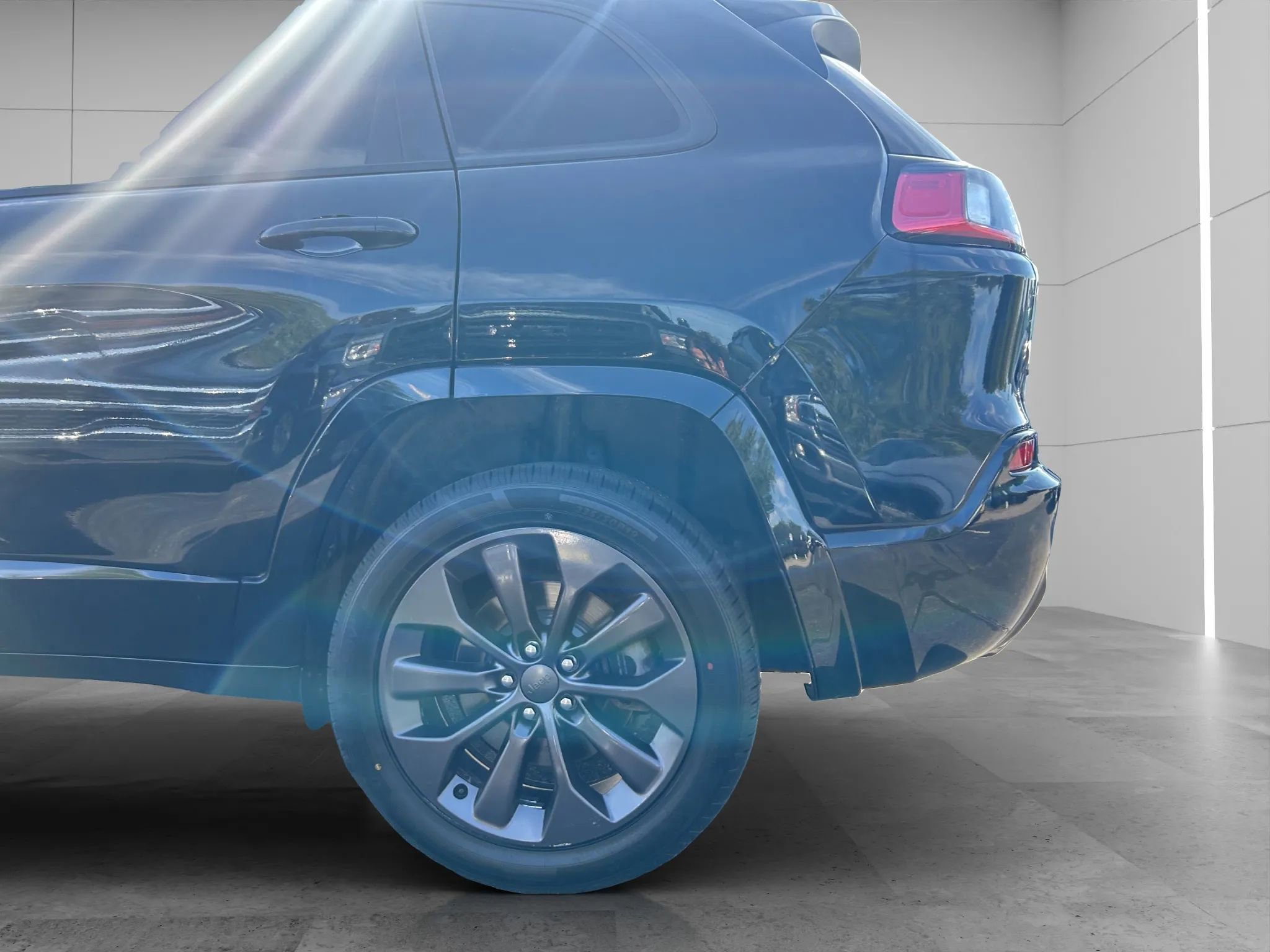 Used 2019 Jeep Cherokee High Altitude image 28