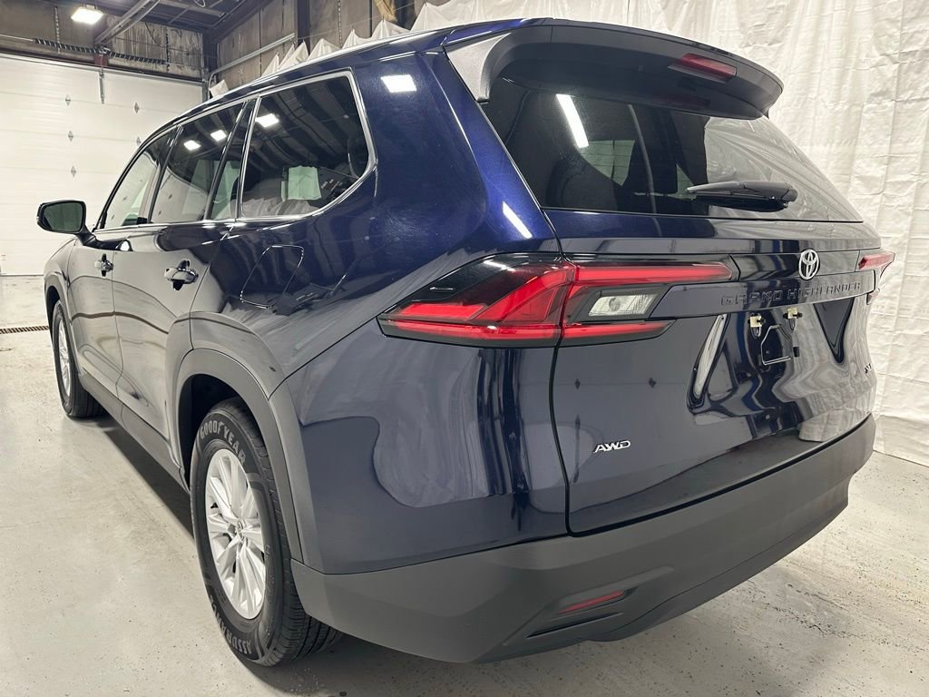 Used 2025 Toyota Grand Highlander AWD image 5