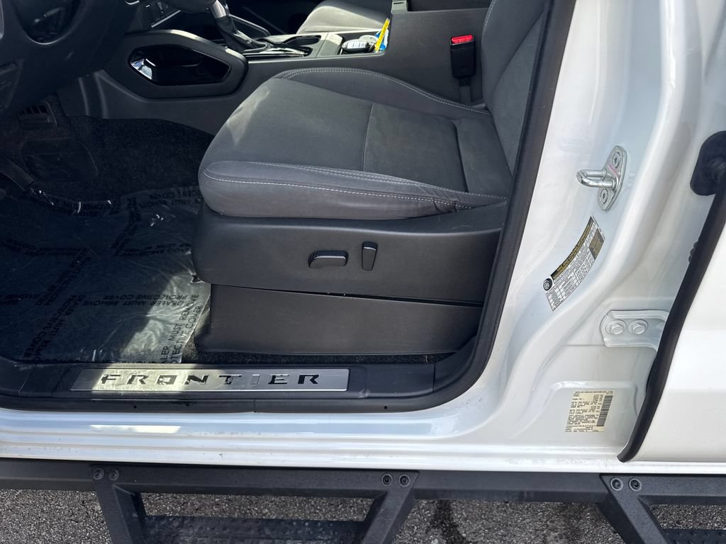 Used 2023 Nissan Frontier SV w/ Midnight Edition Package AWD/4WD image 31
