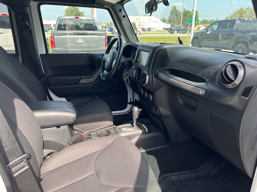 Used 2018 Jeep Wrangler Unlimited Sport w/ Connectivity Group AWD/4WD image 17