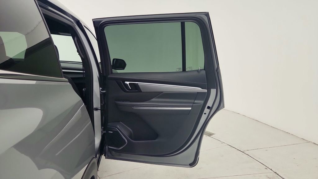 Certified 2025 Buick Enclave Preferred image 27