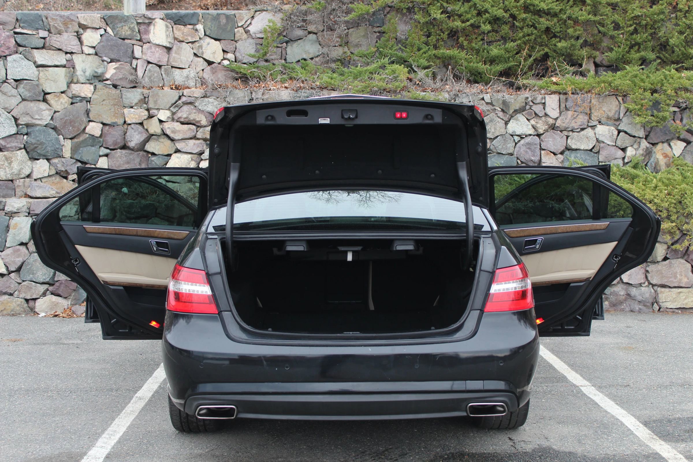 Used 2011 Mercedes-Benz E 550 4MATIC Sedan image 10