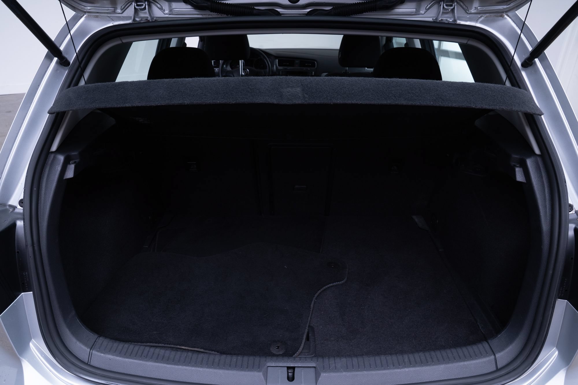 Used 2015 Volkswagen e-Golf Limited Edition FWD image 6