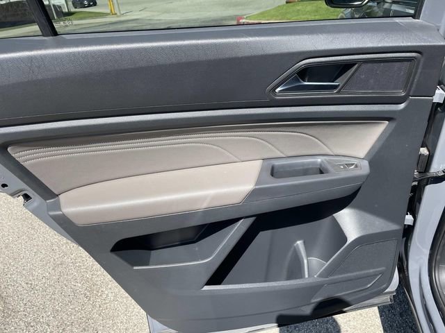 Used 2022 Volkswagen Atlas Cross Sport SE w/ Panoramic Sunroof Package FWD image 23