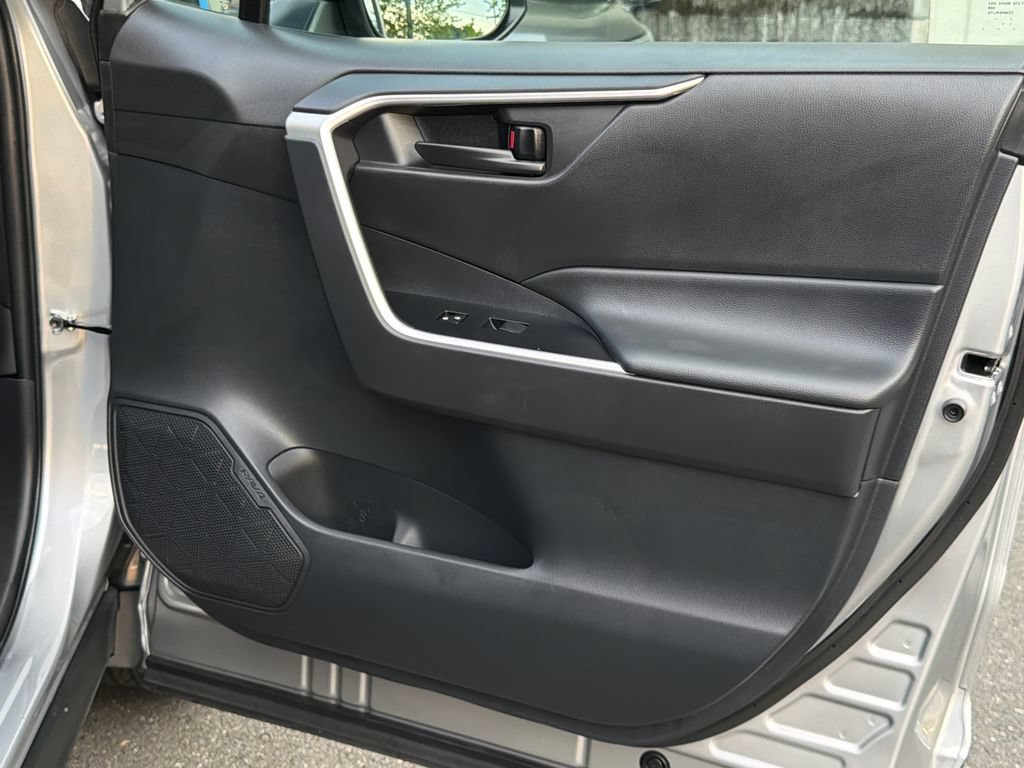 Used 2025 Toyota RAV4 LE AWD/4WD image 11