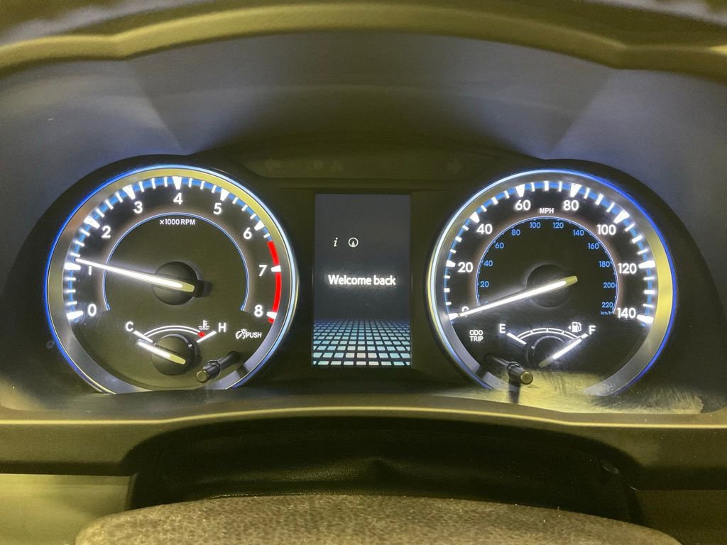 Used 2016 Toyota Highlander XLE AWD/4WD image 2