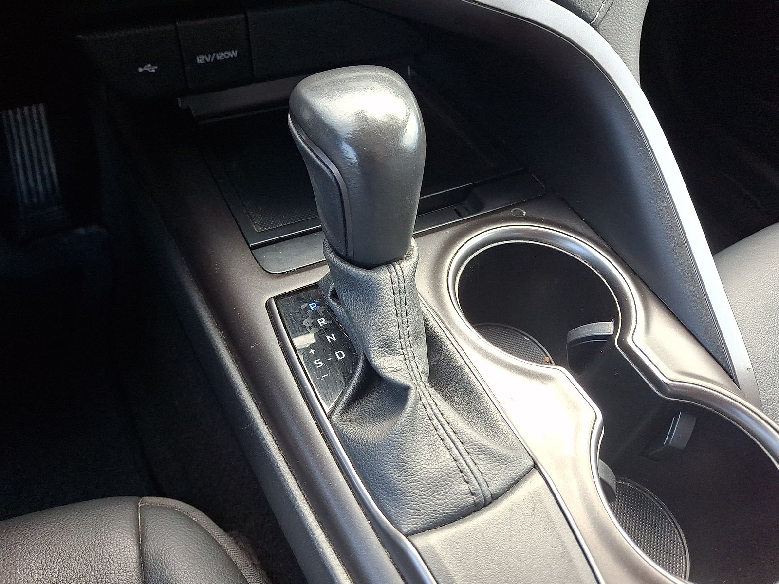 Used 2024 Toyota Camry SE FWD image 12