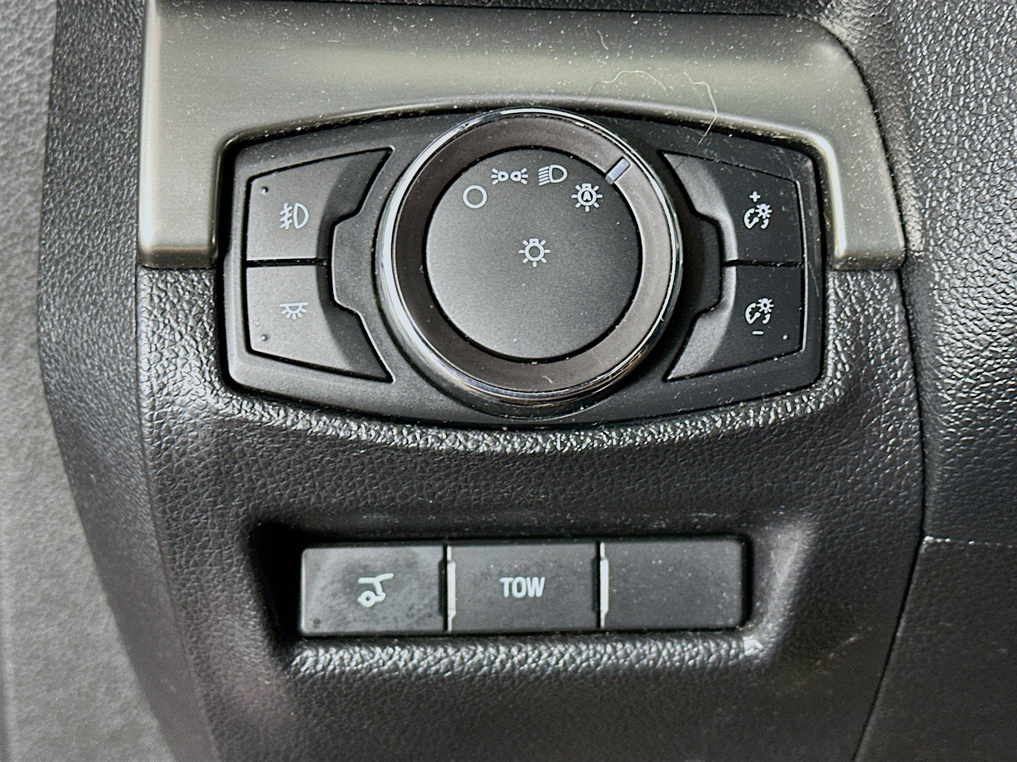 Used 2018 Ford Explorer XLT w/ Equipment Group 202A AWD/4WD image 17