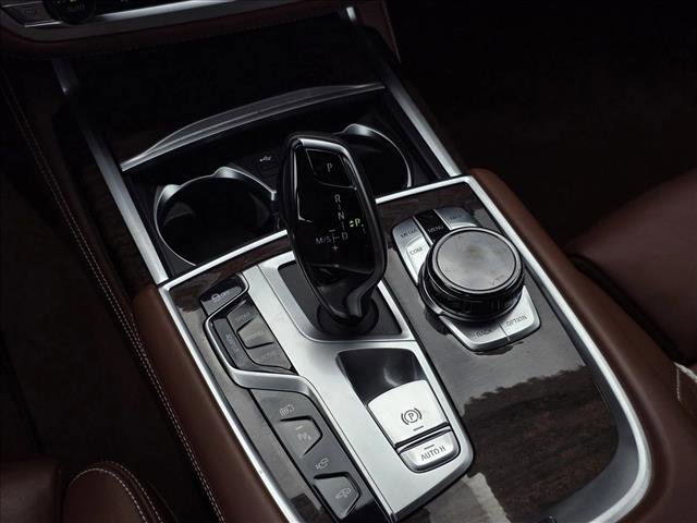 Used 2020 BMW 745e xDrive image 22