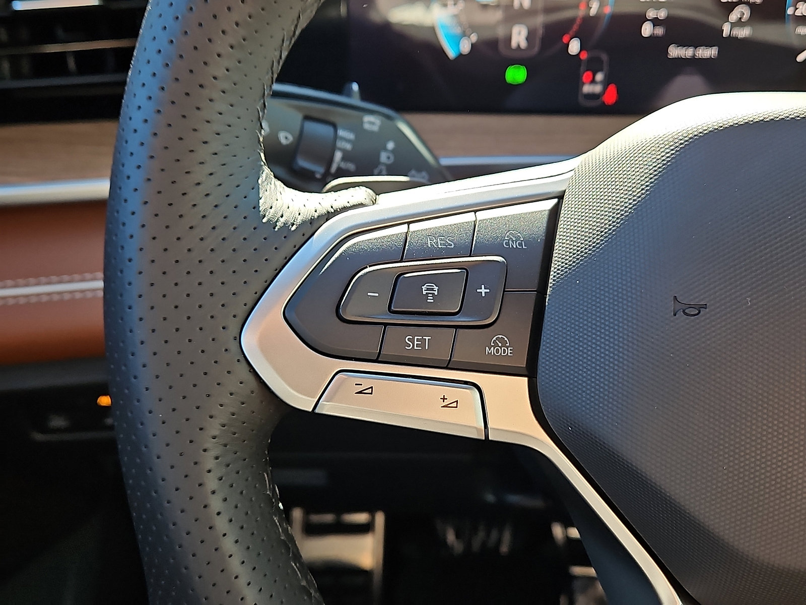 New 2026 Volkswagen Tiguan SEL R-Line image 18