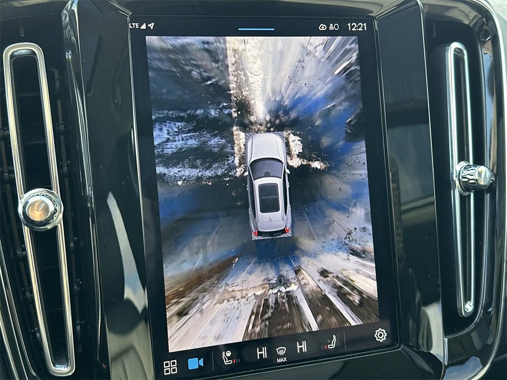 Used 2025 Volvo XC40 B5 Plus image 27